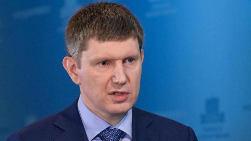Решетников попросил от главы ЦБ РФ "немного любви" к экономике