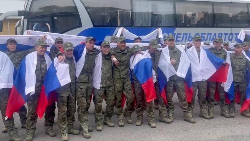 В Подмосковье прибыл самолет с вернувшимися из плена российскими бойцами