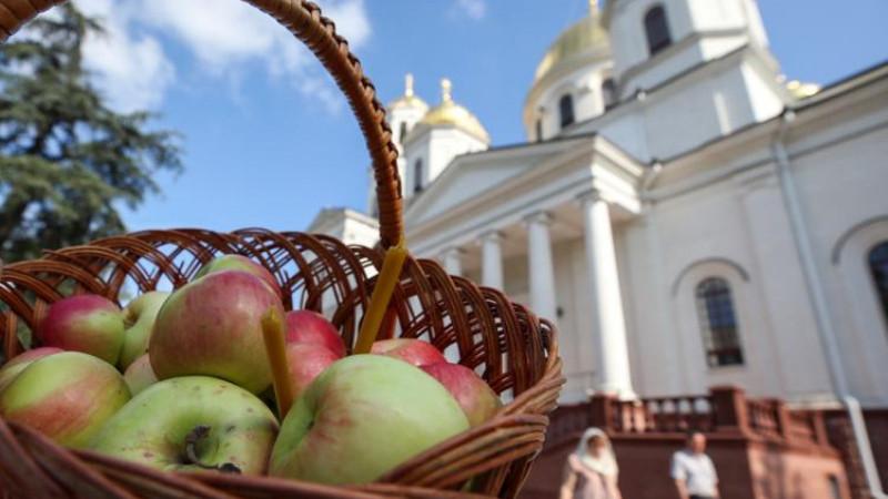 Православные верующие отмечают Преображение Господне