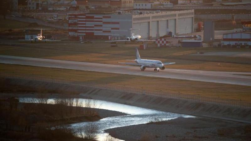 Дарчиев: США не хотят обсуждать возобновление авиасообщения с РФ