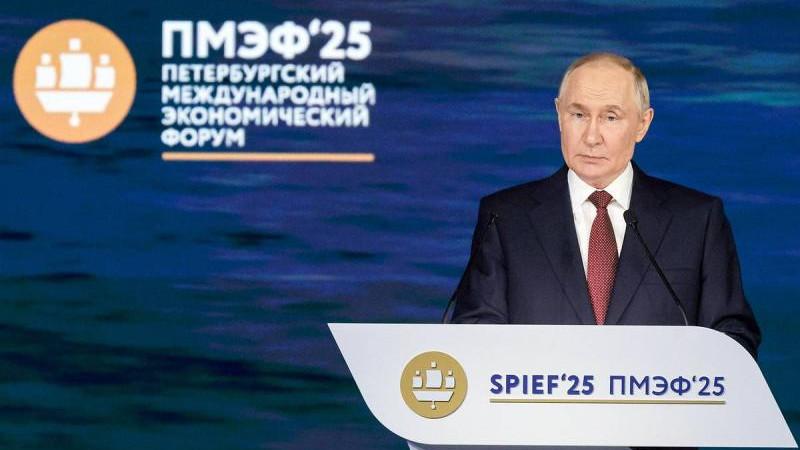 Путин заявил, что РФ будет оснащать свою армию по последнему слову техники