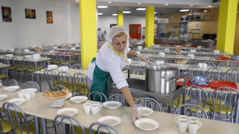 В Госдуму внесли инициативу о бесплатном двухразовом питании школьников