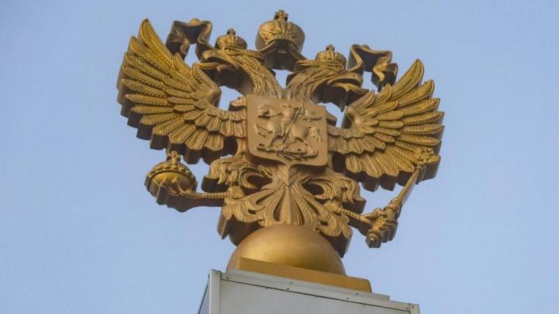 В Госдуму внесли инициативу, закрепляющую наличие крестов на гербе РФ