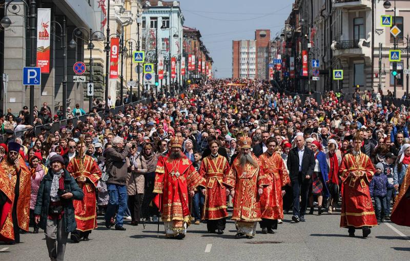 Участниками пасхального крестного хода во Владивостоке стали 7 тыс. человек