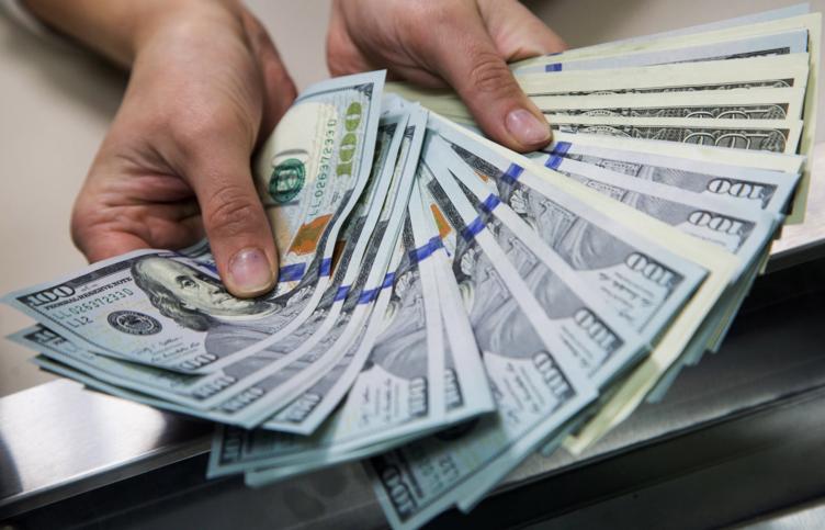 Доллар на российском межбанковском рынке опускался ниже 79 рублей