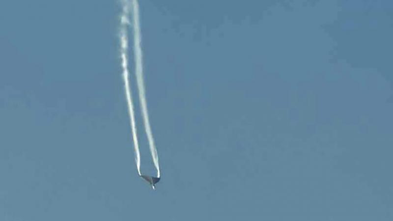 India Today: истребитель Tejas разбился на Dubai Airshow при выполнении трюка "бочка"