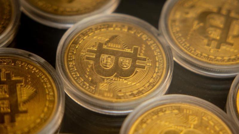 Курс биткойна снизился до $82 тыс.