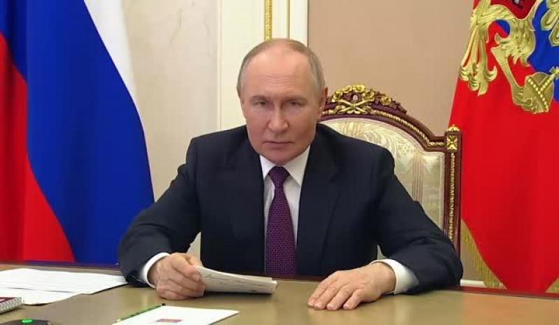 Путин поручил в сжатые сроки подготовить программу восстановления приграничья
