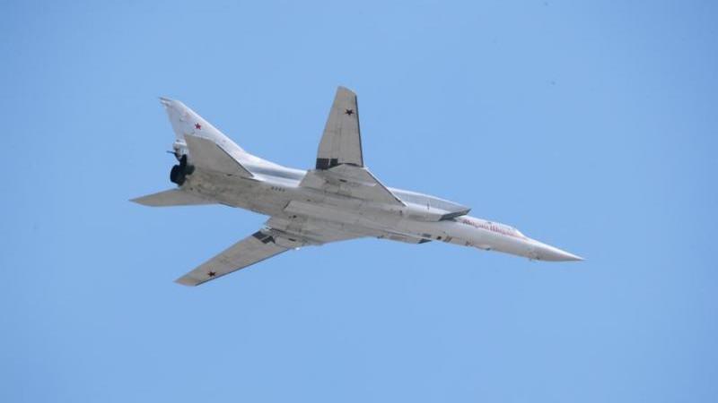 Ту-22М3 выполнили плановый полет над акваторией Балтийского моря