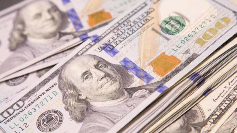 Курс доллара на межбанке впервые с 10 октября поднялся выше 82 рублей
