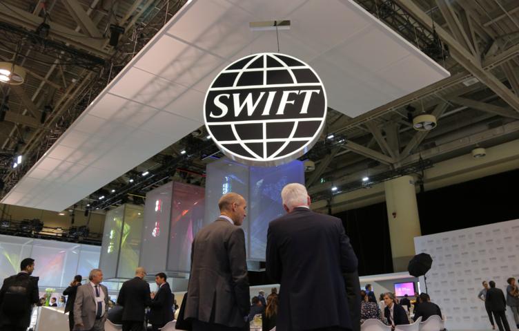 Евросоюз отключил 13 российских банков от SWIFT