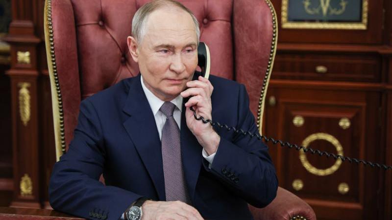 Путин провел телефонный разговор с королем Бахрейна