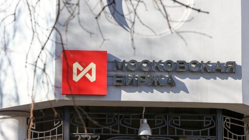 Российский рынок акций на открытии основной торговой сессии снижается