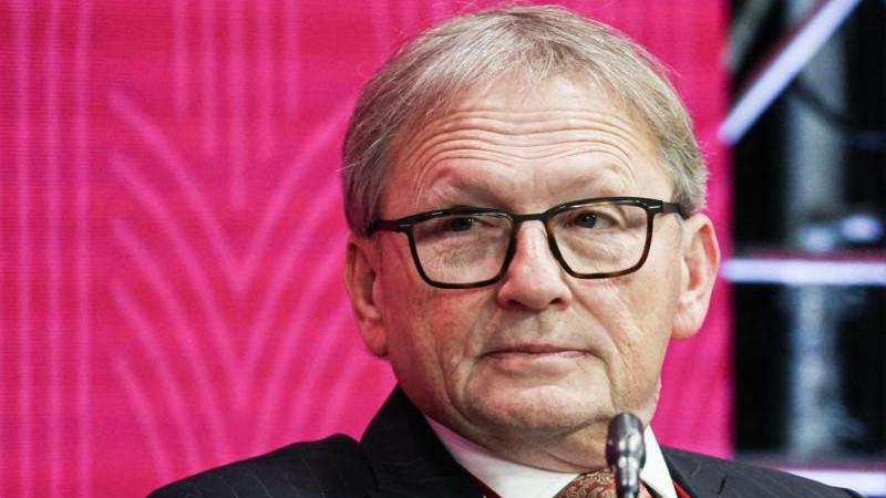 Титов усомнился, что России нужно возвращаться к системе SWIFT