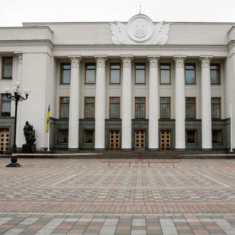 Рада со второго захода приняла постановление о продлении полномочий Зеленского