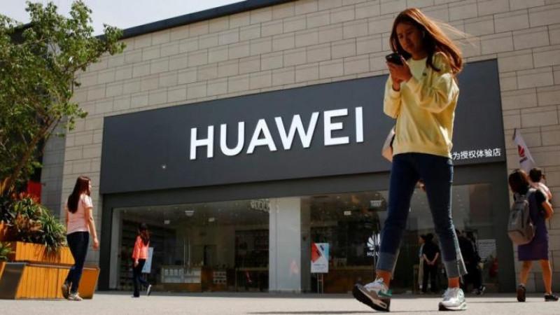 Huawei представила линейку смартфонов Mate80 с функцией 3D-распознавания лица