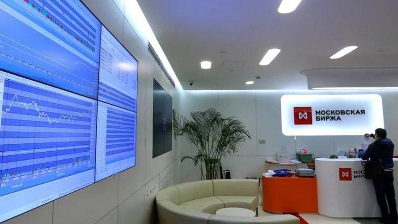 Российский рынок акций в начале основной торговой сессии демонстрирует рост