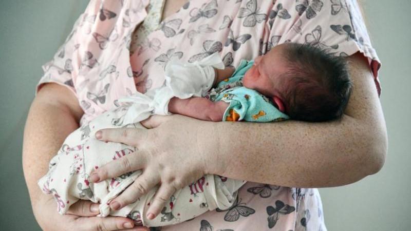 Онищенко назвал средний возраст рождения первого ребенка в России