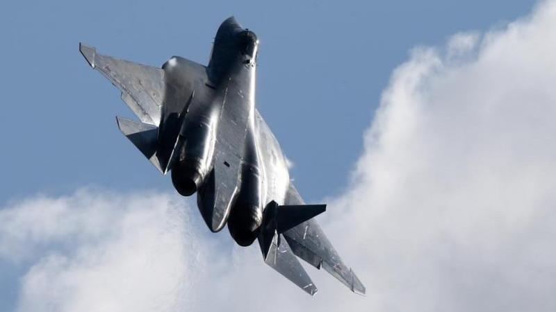 Чемезов отметил, что Су-57 успешно показал себя в новых типах боевых миссий