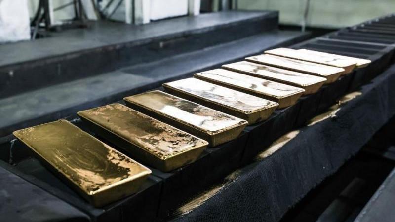 Цена золота впервые с 30 мая опустилась ниже $3 300
