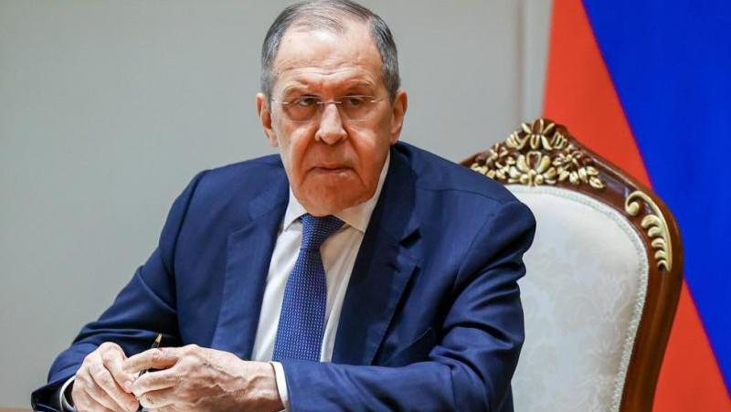 Лавров подарил прибывшей в Москву главе МИД КНДР цветы