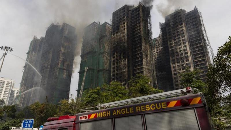 SCMP: число погибших при пожаре в жилом комплексе в Гонконге возросло до 65