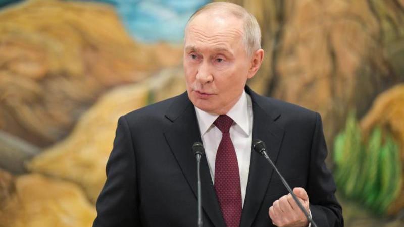 Путин отметил, что Красноармейск и Димитров полностью окружены