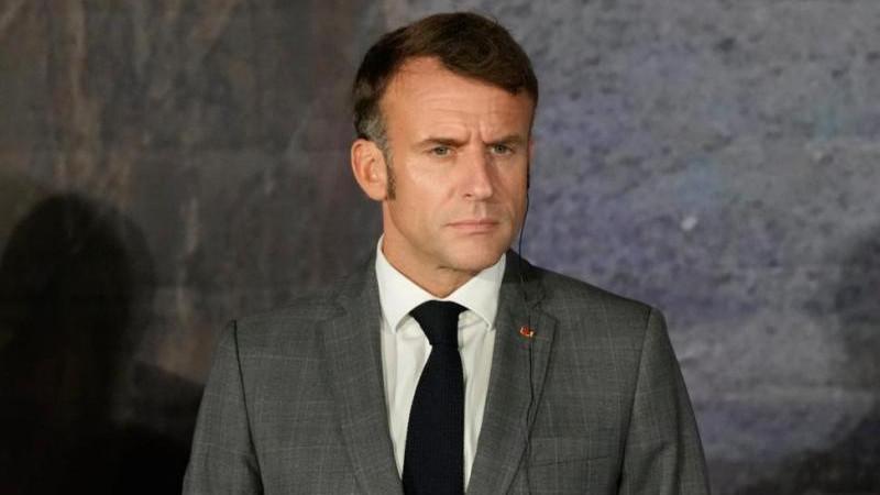 Макрон заявил о введении во Франции добровольной военной службы