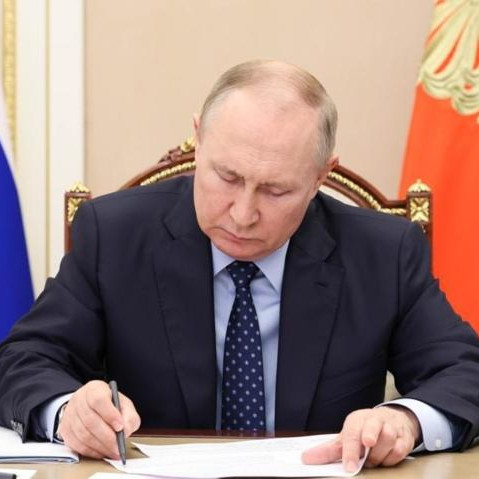 Путин продлил программу маткапитала до 2030...