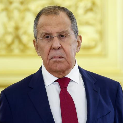 Лавров отметил, что Зеленскому потребуется снять запрет на переговоры с Россией