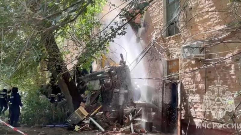 В Астрахани в жилом доме произошло обрушение подъезда