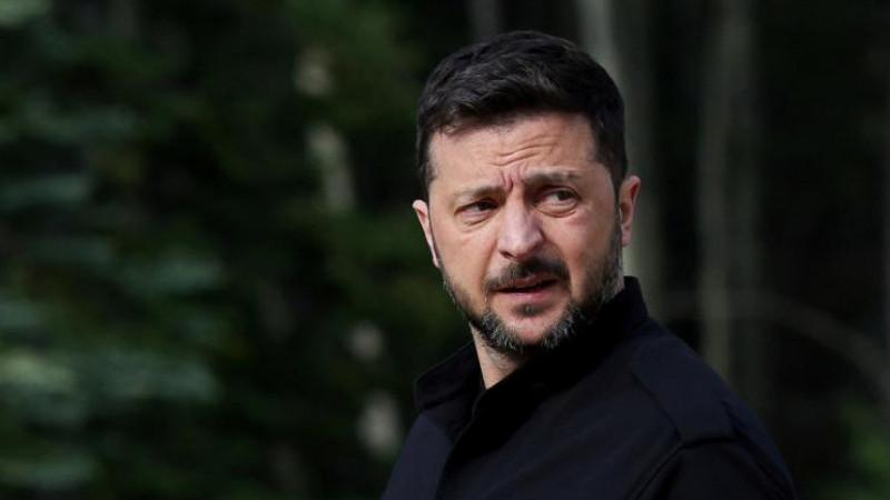 FT считает, что Зеленский пал с демократического пьедестала