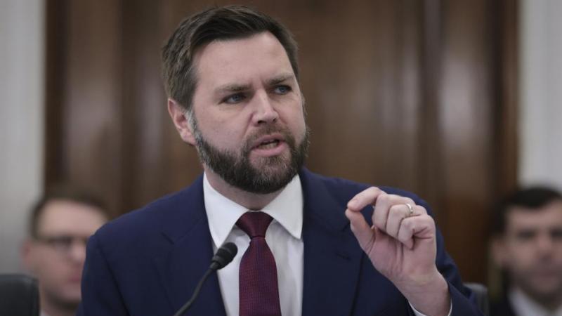 Вэнс: Украина при Байдене получала деньги от США, став "бездонной ямой"