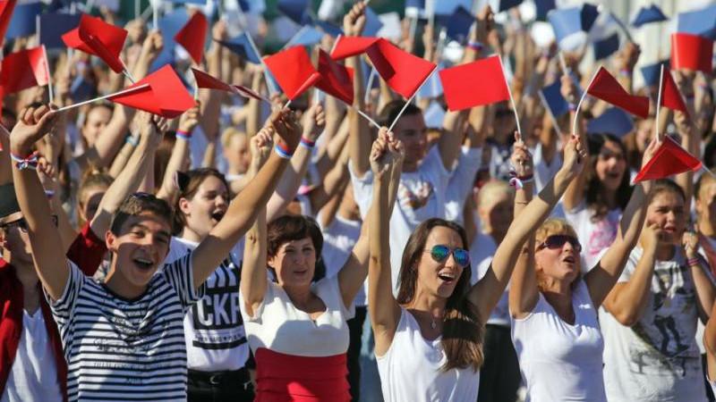 SuperJob: 50% россиян поддерживают запрет релокантам работать на госслужбе