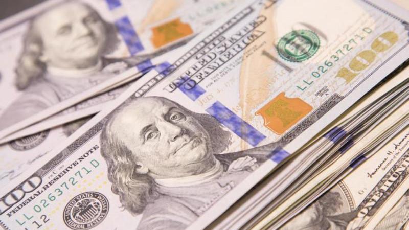 Курс доллара на Forex впервые с 22 июля опускался ниже 78 рублей