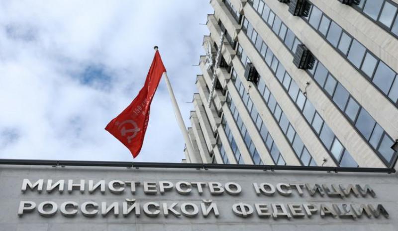 Минюст не видит оснований для внесения Урганта и Пугачевой в список иноагентов