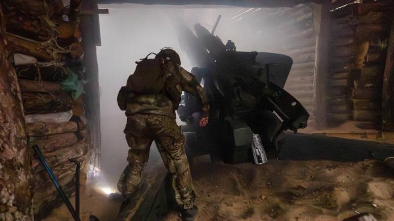 МО РФ показало листовки с призывом сдаться в плен для ВСУ в Купянске