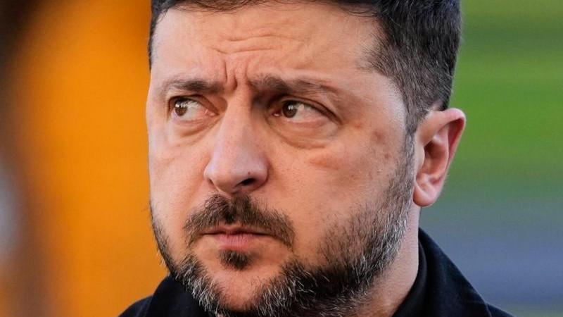 Зеленский не отменит военное положение на Украине до получения гарантий безопасности