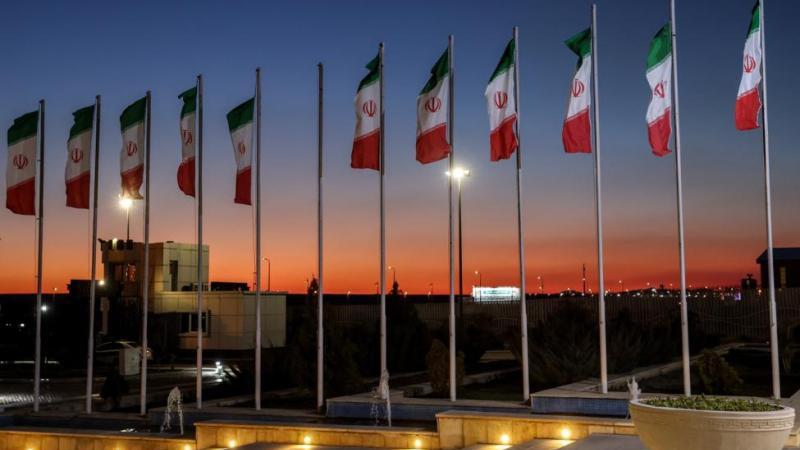 Глава ЦБ Ирана подал в отставку из-за ослабления нацвалюты