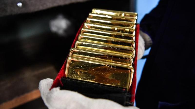 Стоимость золота опустилась ниже $4 450