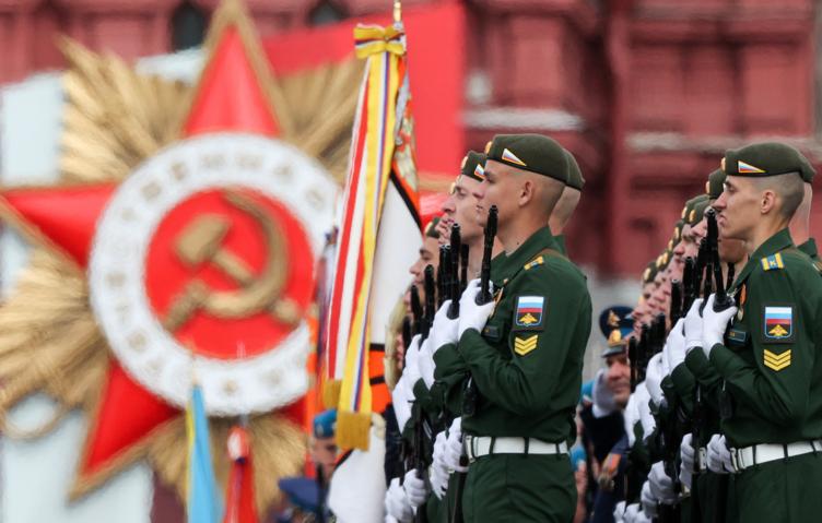 Песков заявил, что парад на 9 Мая состоится