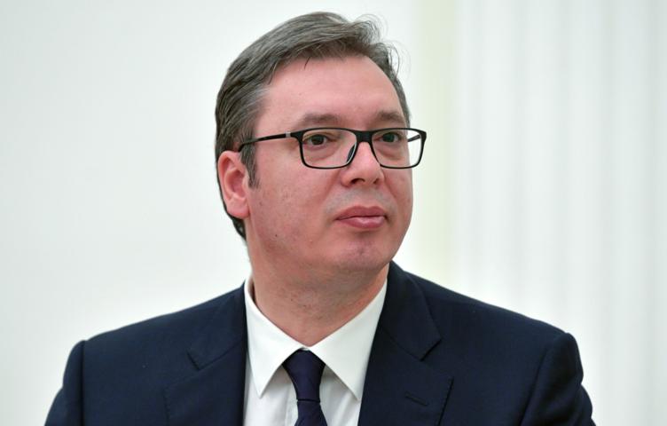 Захарова считает бандитизмом угрозы ЕК Вучичу за визит в Россию на 9 Мая