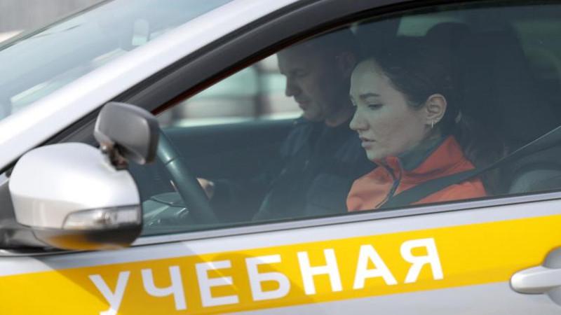 "Известия": в России могут удвоить пошлину за получение водительских прав