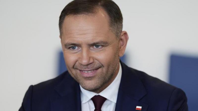 Навроцкий заявил, что не собирается отказываться от употребления снюса