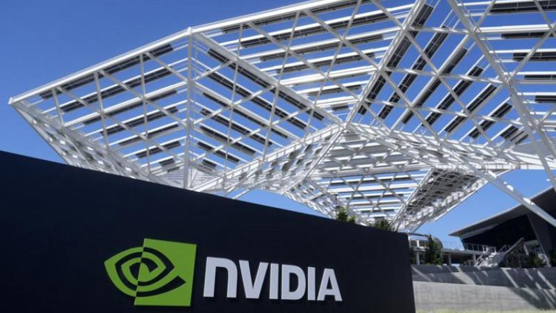 Nvidia стала первой в истории компанией, чья капитализация превысила $4,5 трлн