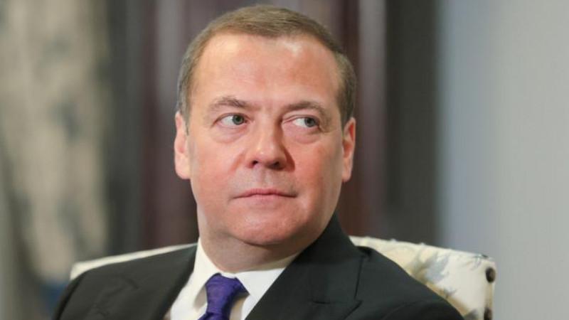 Медведев выразил надежду, что ИИ не признает человечество "тупиковой ветвью"