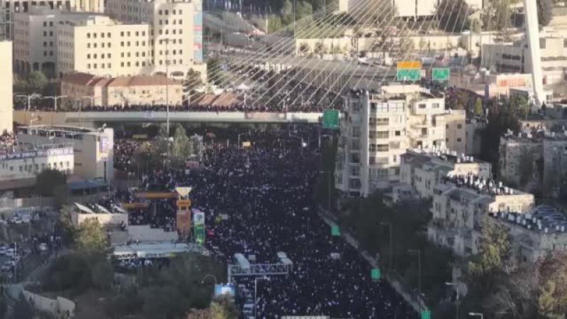 Ynet: в Иерусалиме десятки тысяч иудеев участвуют в протестах против призыва в армию