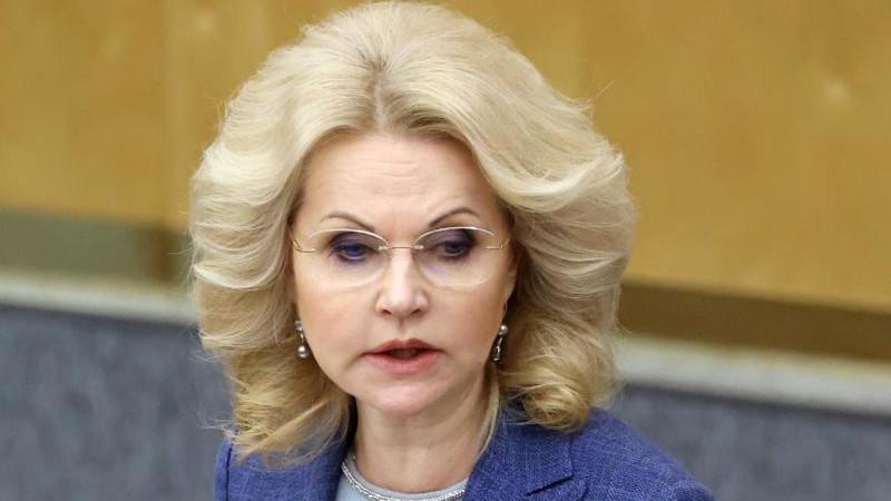 Голикова отметила, что в РФ почти половину рабочей силы составляют женщины