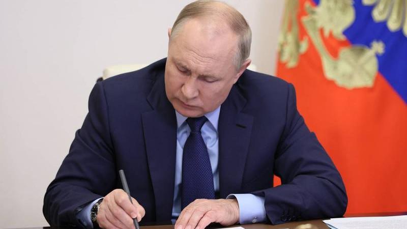 Президент РФ подписал закон о штрафах за поиск экстремистских материалов