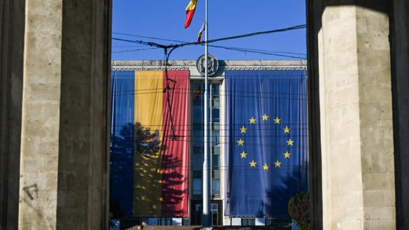 Мунтяну представил программу и состав нового правительства Молдавии